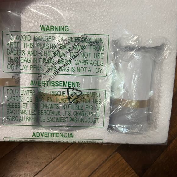 Minamilist bathroom accessories set - Picture 6 of 9